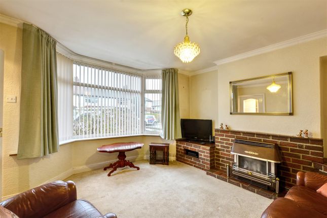 32, Leslie Avenue, Nottingham photo 2