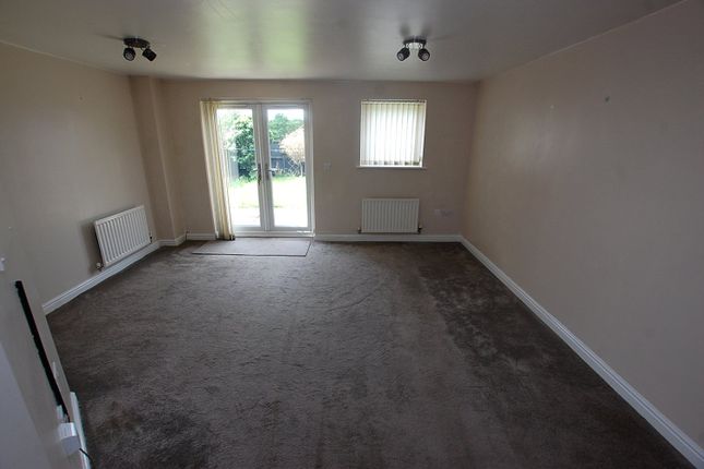 16, Dunster Close, Oldham photo 2