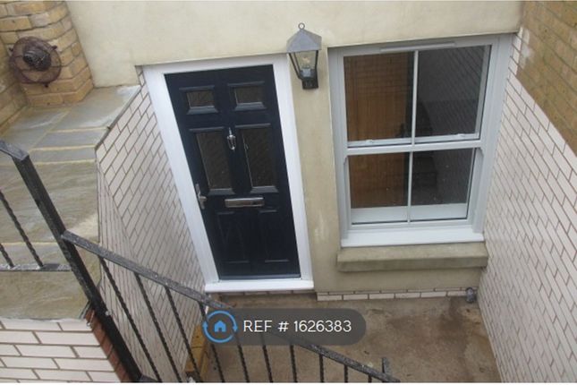 Flat to rent in Dover Street, Maidstone ME16