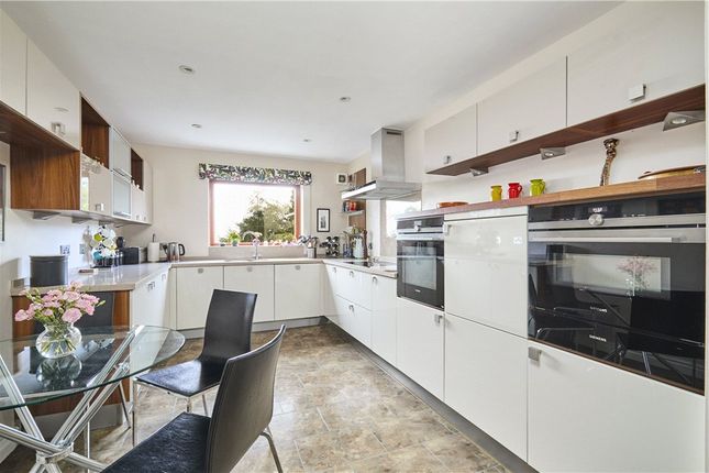 8, Moorlands, Ilkley photo 3
