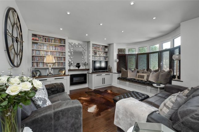 25, Ember Gardens, Surrey photo 3