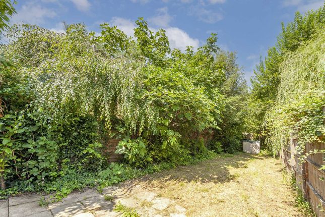 Flat 2, 94, Gleneagle Road, London photo 2