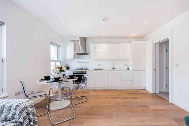 Flat 3 16, Byrne Road, London photo 4