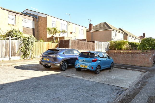 Claston Close, Dartford photo 4