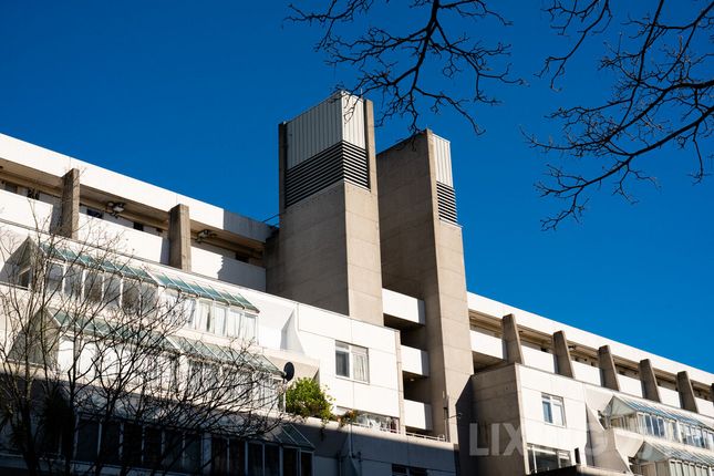 Flat Flat 212, Foundling Court, Brunswick Centre, London photo 4