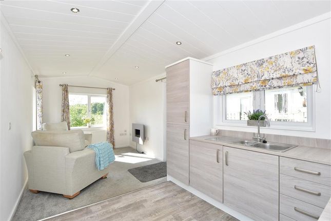 Thumbnail Mobile/park home for sale in Broadway Park, Petersfield, Hampshire