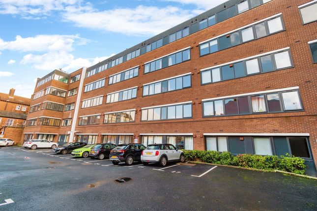Flat for sale in Southampton Road, Eastleigh