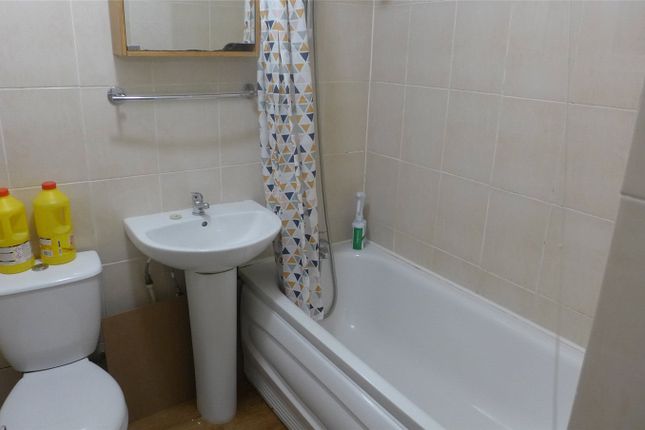 13, Whitley Court, Coventry photo 5