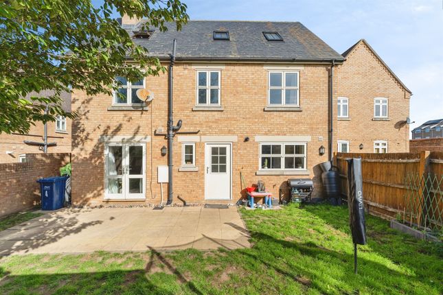 4, Hive End Court, Chatteris photo 2