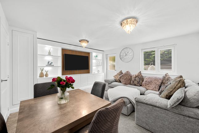 21, Cotton Crescent, Macclesfield photo 2