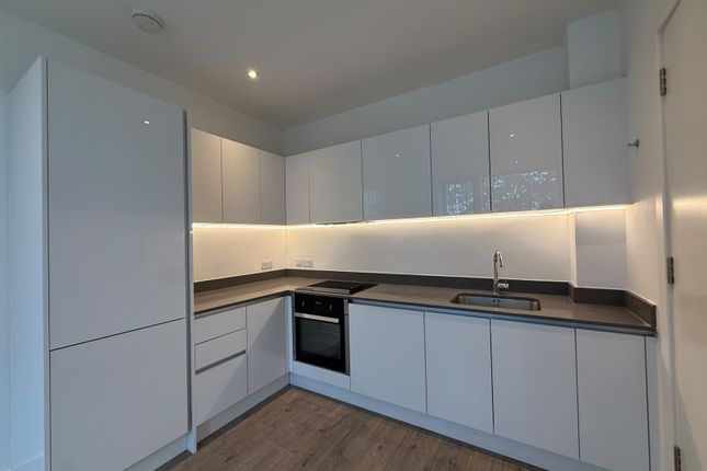 17 Berkshire Court, Bracknell photo 3