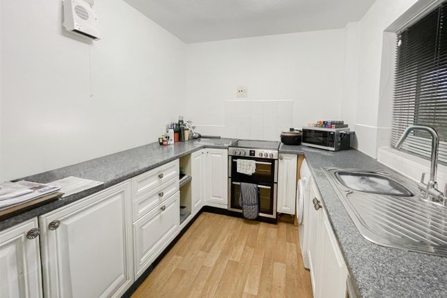 14 Isenhurst Court, Streatfield Road, Heathfield photo 4