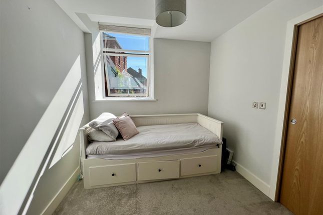 Yeadon House, 1, Glebe Mount, Pudsey photo 4