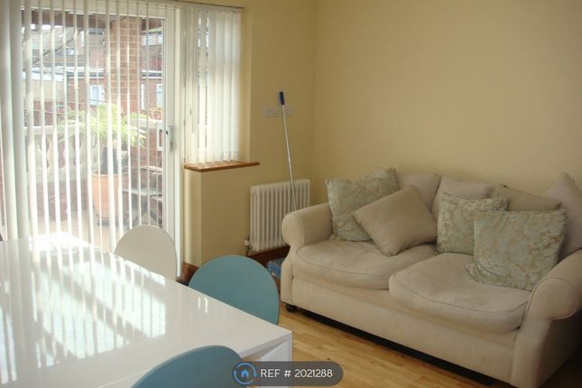 Room to rent in Taunton Avenue, Hounslow