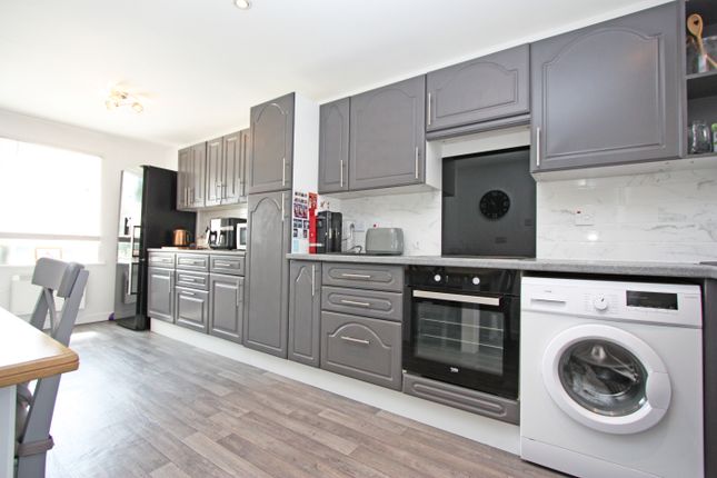 87, Edencroft, Highworth, Swindon photo 2