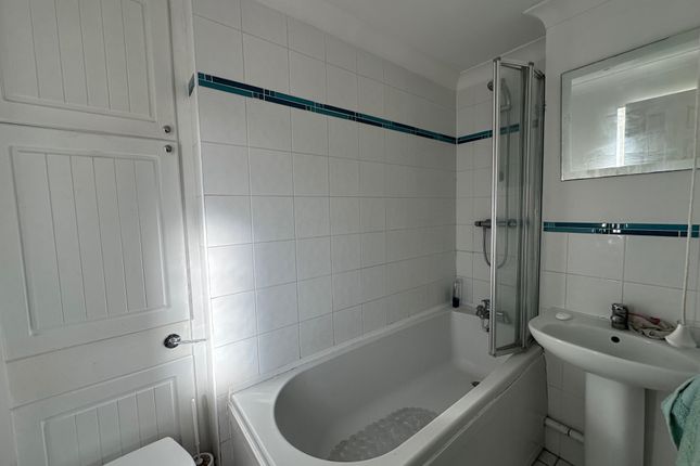 59, Upshire Gardens, Bracknell photo 4