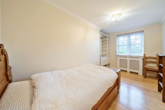 Harrow Lane, Maidenhead photo 5