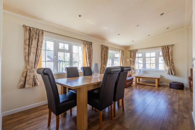 4, Ash Grove, Cardiff photo 3