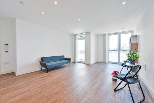 Thumbnail Flat to rent in Telegraph Avenue, Greenwich, London