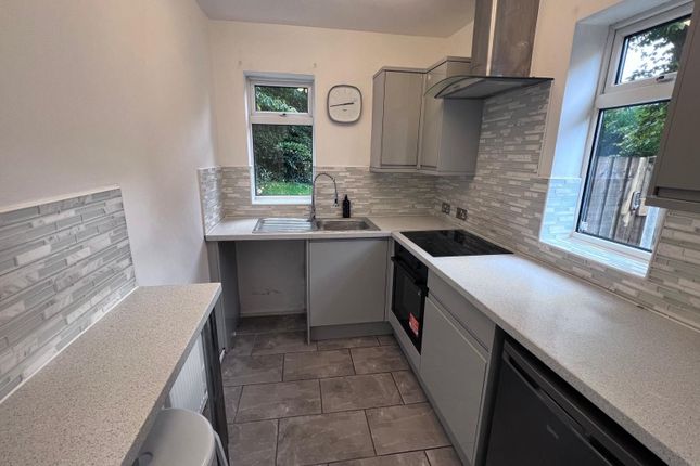 38 Inglewood Place, Leeds photo 4