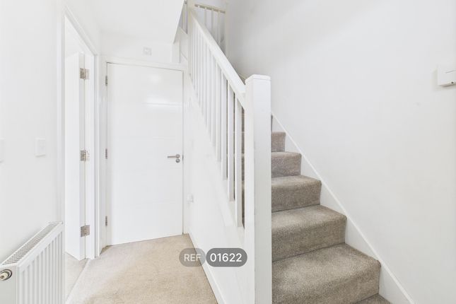 Silver Birch Close, Beverley photo 2