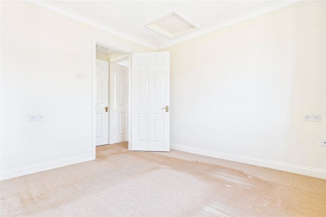 Flat 7, Greenways,, Meadow Lane, Reading photo 4