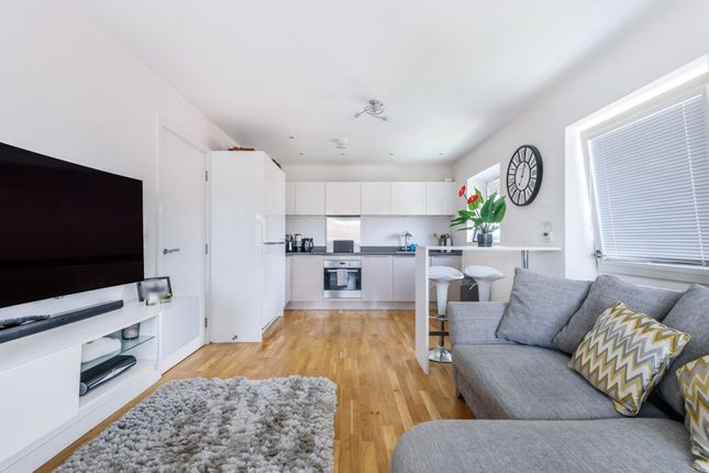 11 Emerald Court, Ruislip photo 2
