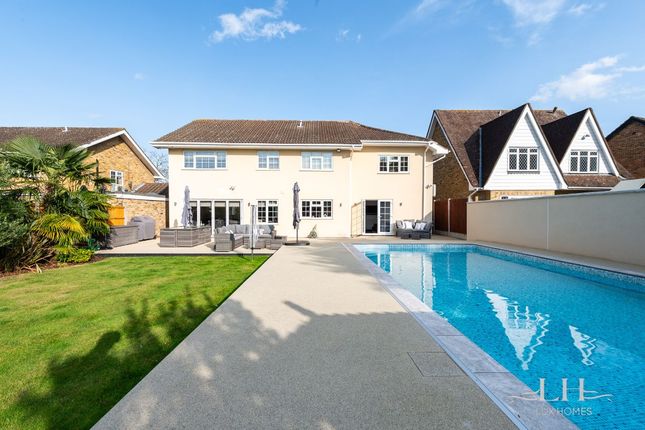 Detached house for sale in Fairlawns Close, Hornchurch