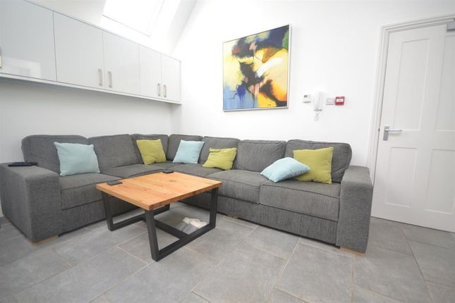 Room 12, 46 Redlands Road, Reading photo 4