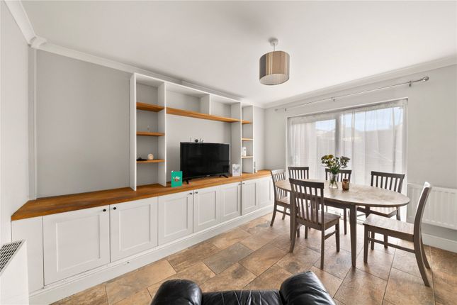 871, Victoria Road, Ruislip photo 4