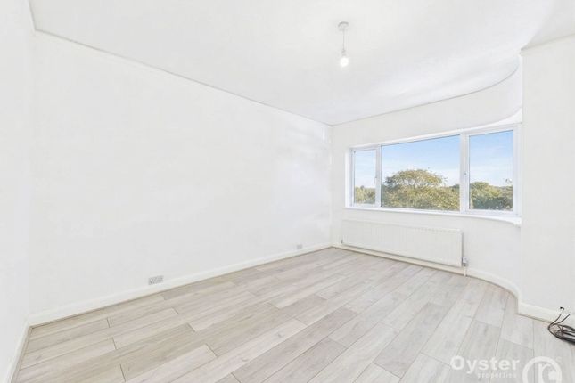 21 Howberry Close, Edgware photo 5