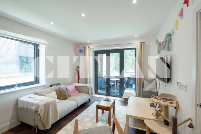 10 Wagtail Court, London photo 4