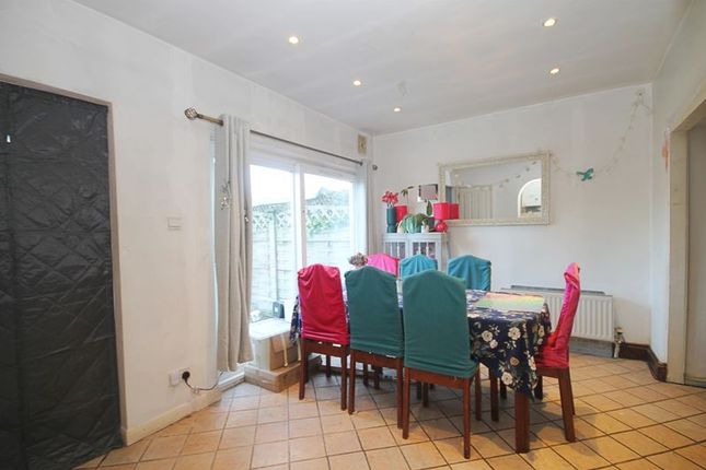 73, Braund Avenue, Greenford photo 4
