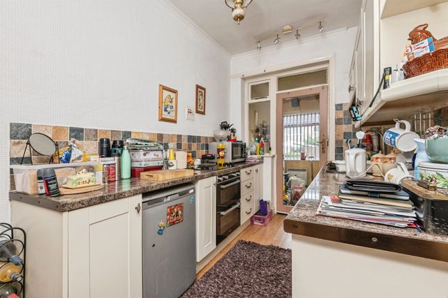 27, Hazel Grove, Cowlersley Lane, Huddersfield photo 3