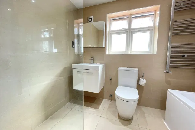 Cherrywood Lane, Morden, Raynes Park, London photo 2