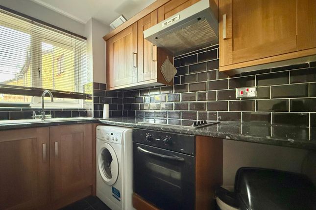 Flat, 20, Porter Close, Grays photo 3