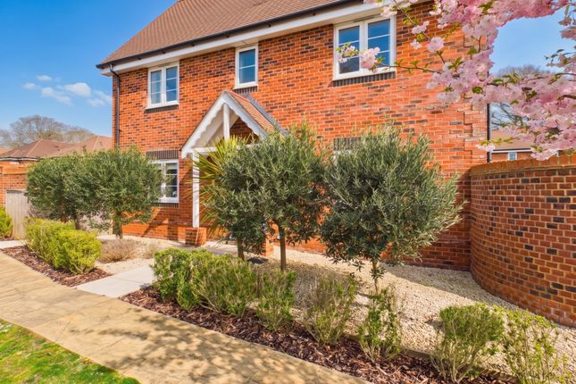 32, Woodlands Avenue, Rowlands Castle photo 2