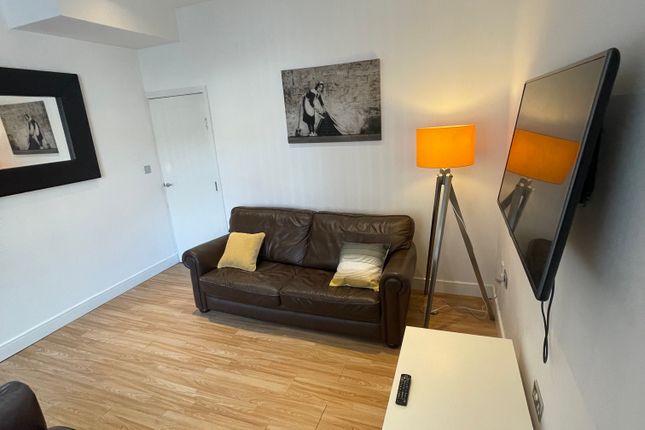 Shared accommodation to rent in Grosvenor Square, Sheffield