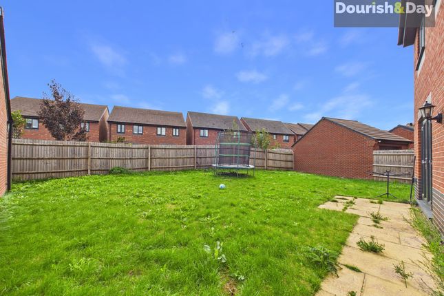 14 Hurst Grove, Stafford photo 4