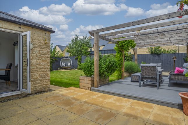 23, Thames Close, South Cerney photo 3