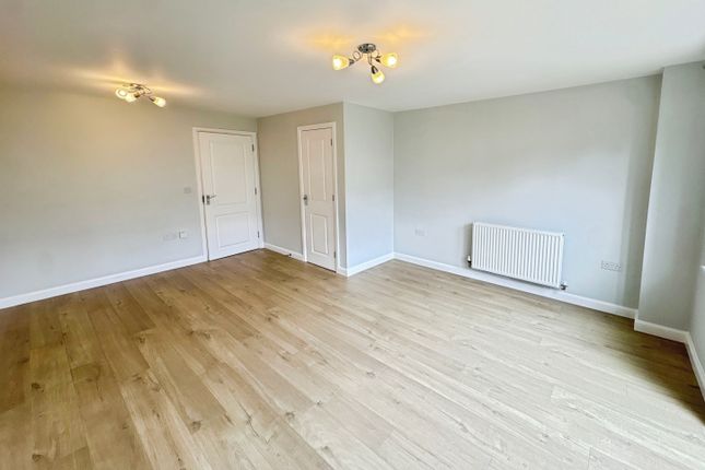 98, Bowhill Way, HARLOW photo 3