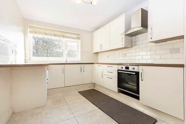 Mountcombe Close, Surbiton photo 3