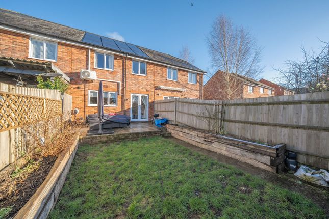 2 Wyke Court, Andover photo 4