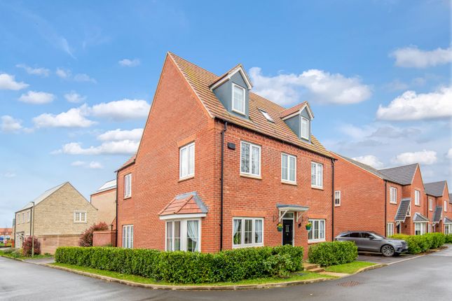 Thumbnail Detached house for sale in Colwell Close, Bicester