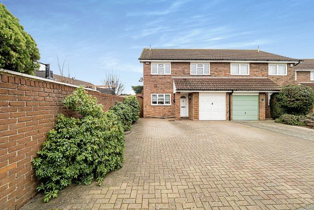 Thumbnail Property to rent in Ilfracombe Crescent, Hornchurch