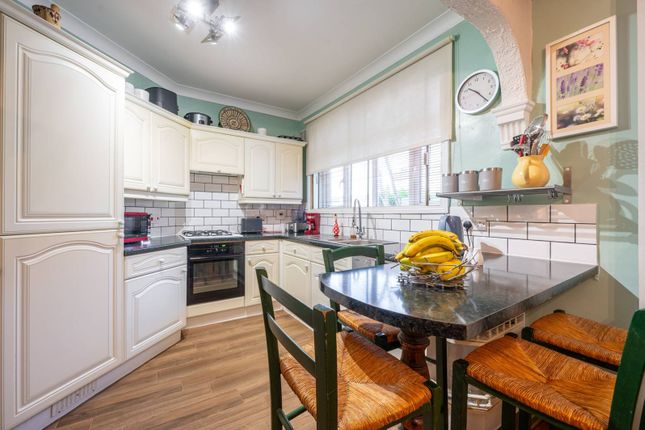 2-bed flat on Neasden Lane, Neasden, £250,000