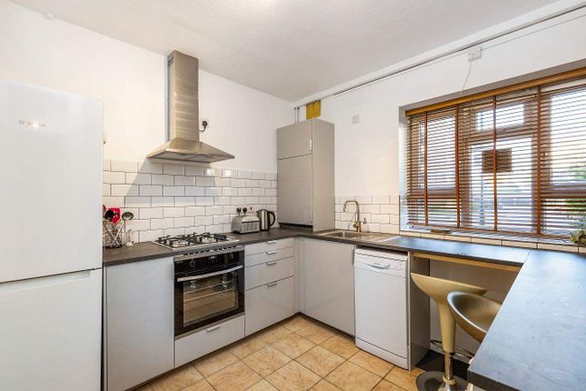 3 bed flat for sale in Broomhouse Lane, London SW6
