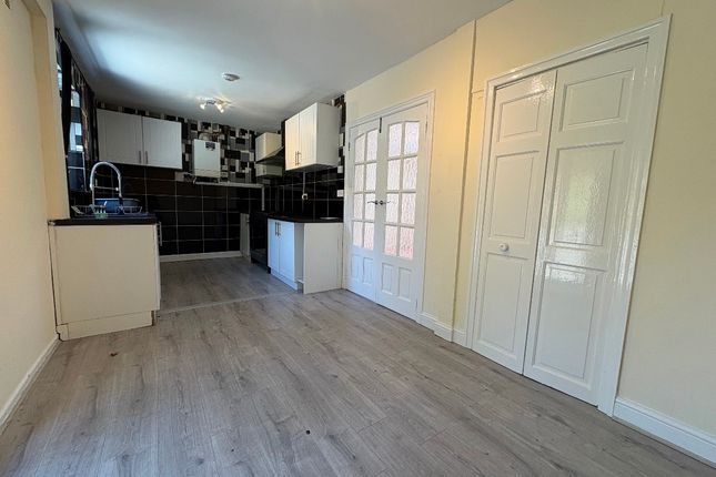 29 Aldercroft Avenue, Bolton photo 5