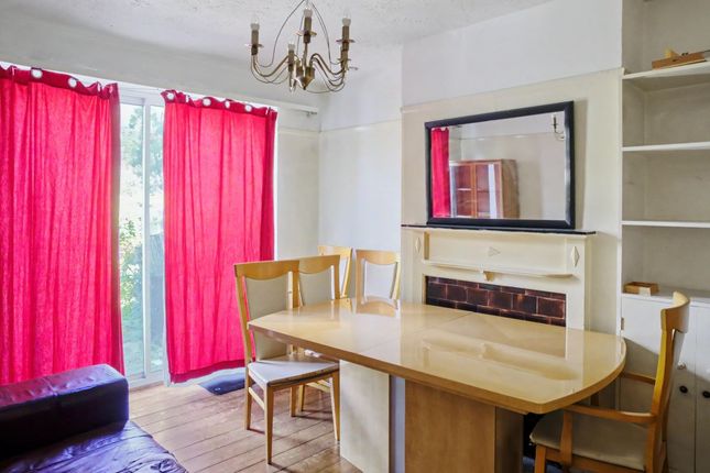 2, Herne Close, Neasden photo 2