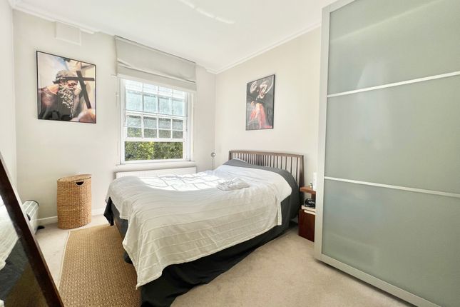 Flat to rent in Nevern Square, London